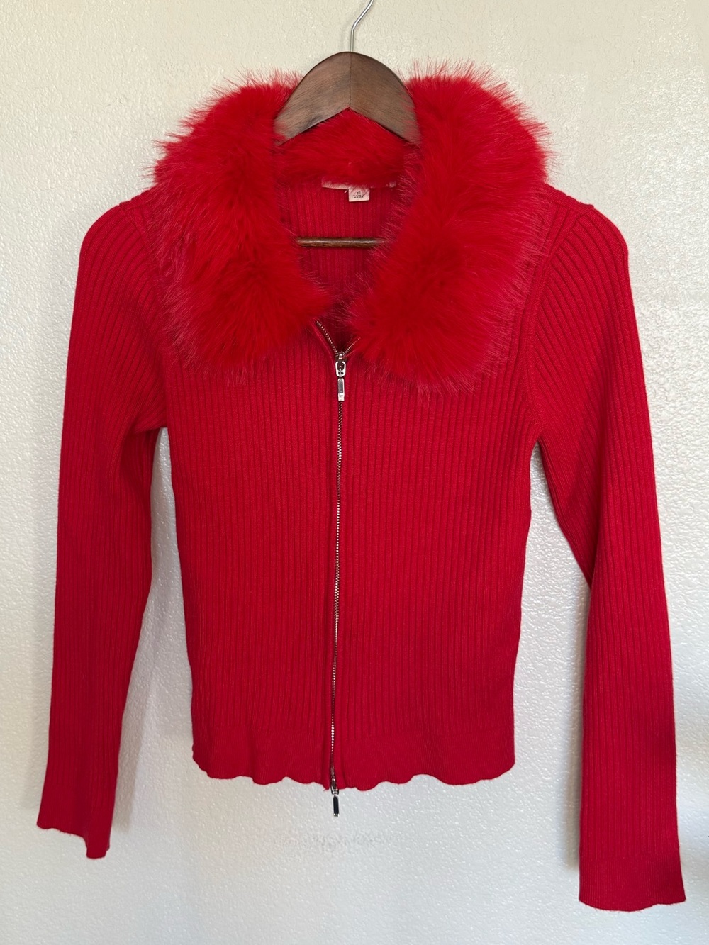 Vintage Red Zip-Front Sweater with Faux-Fur Collar